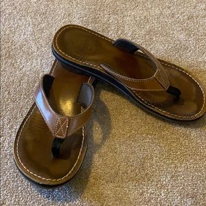 Clarks leather flip flops. Women’s.